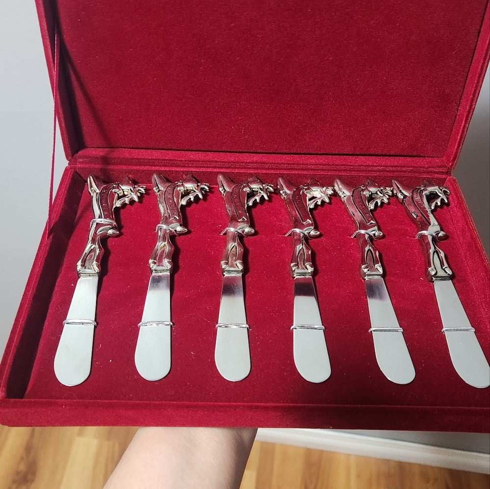 Santas reindeer spreader set of 6